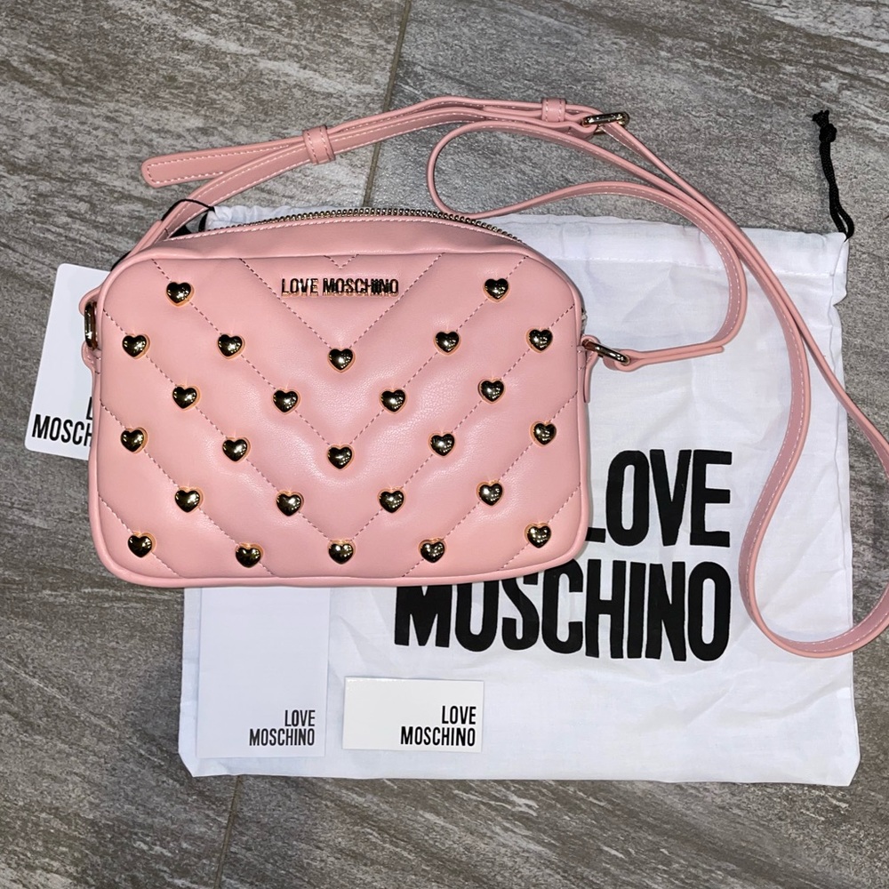 🏷NWT 💖LOVE MOSCHINO 💖Crossbody Bag studded with Gold Heart 💛